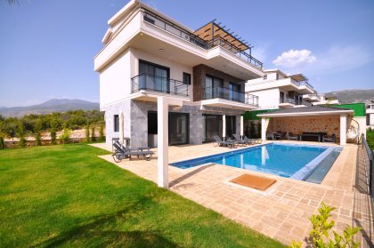 Villa Asral  (1580)