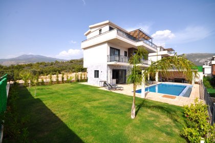 Villa Asral  (1580)