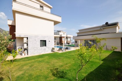 Villa Asral  (1580)