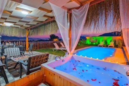 Villa Karsu | Fethiye Eldirek'te Çocuk Oyun Alanlı, Jakuzili ve Lüks Tatil Villası  (1060)