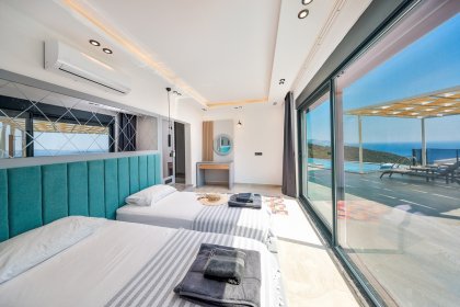 Villa Lunar (2114)