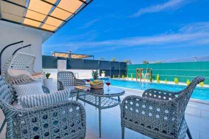 Villa Nixie Duo (2270)