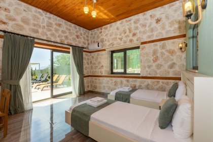 Villa Rosalyn (1971)