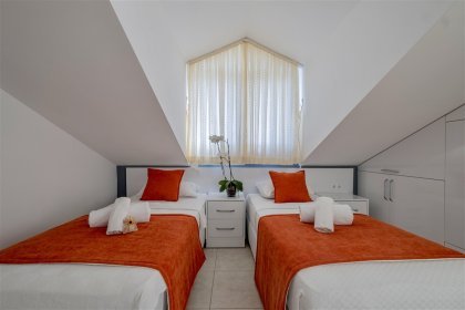 Villa Tan (2284)