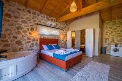 Villa Oga | Fethiye'de Taş Mimari Konseptli, Jakuzili Lüks Tatil Villası (1077)