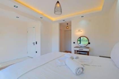 Villa White Day Elmas (1616)