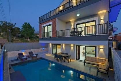 Villa White Day Elmas (1616)