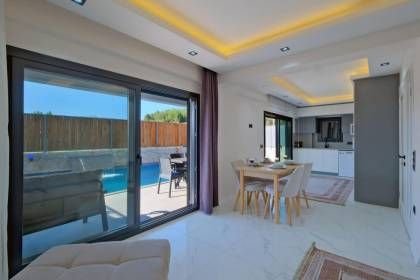 Villa White Day Elmas (1616)